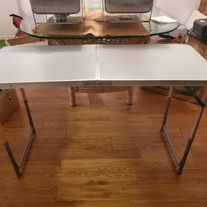 Folding tables and chafers